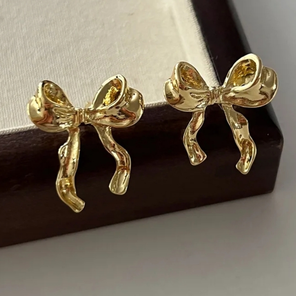 🎉🌟HOST PICK 🎀 NIB Gold Bow Earrings
